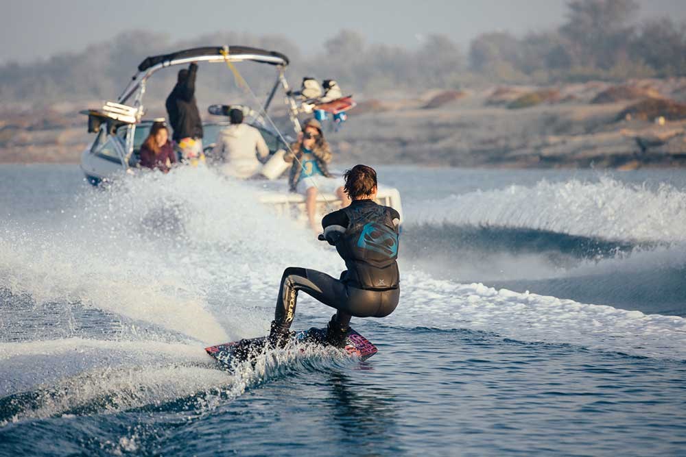 SKI NAUTIQUE OU WAKEBOARD - DECOUVREZ UN SPORT DE GLISSE AQUATIQUE ACCESSIBLE A TOUS!