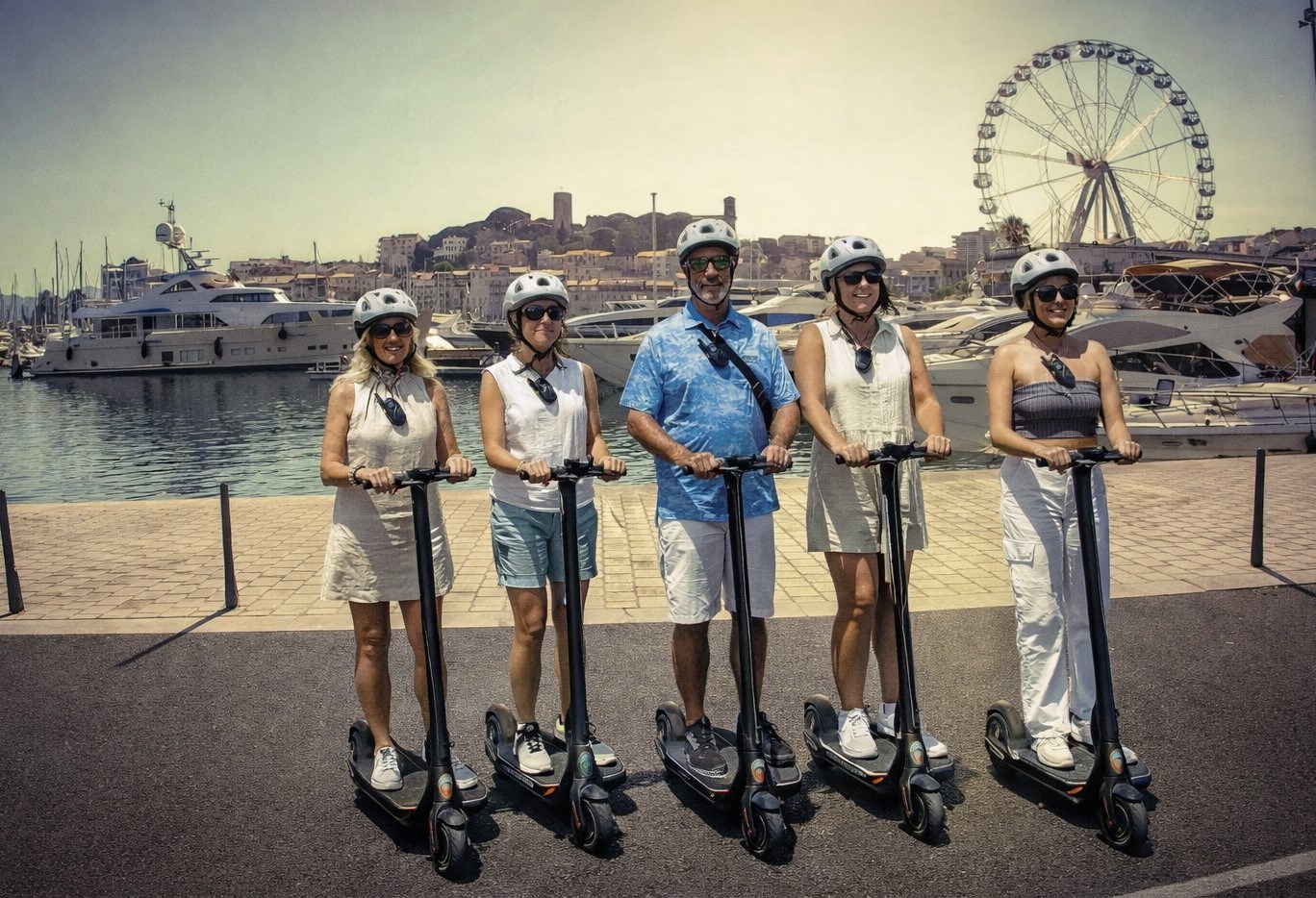 CANNESVISITOUR -VISITE GUIDÉE PRIVÉE A CANNES EN TROTTINETTE ELECTRIQUE trottinette électrique 2H00 (dès 14 ans)