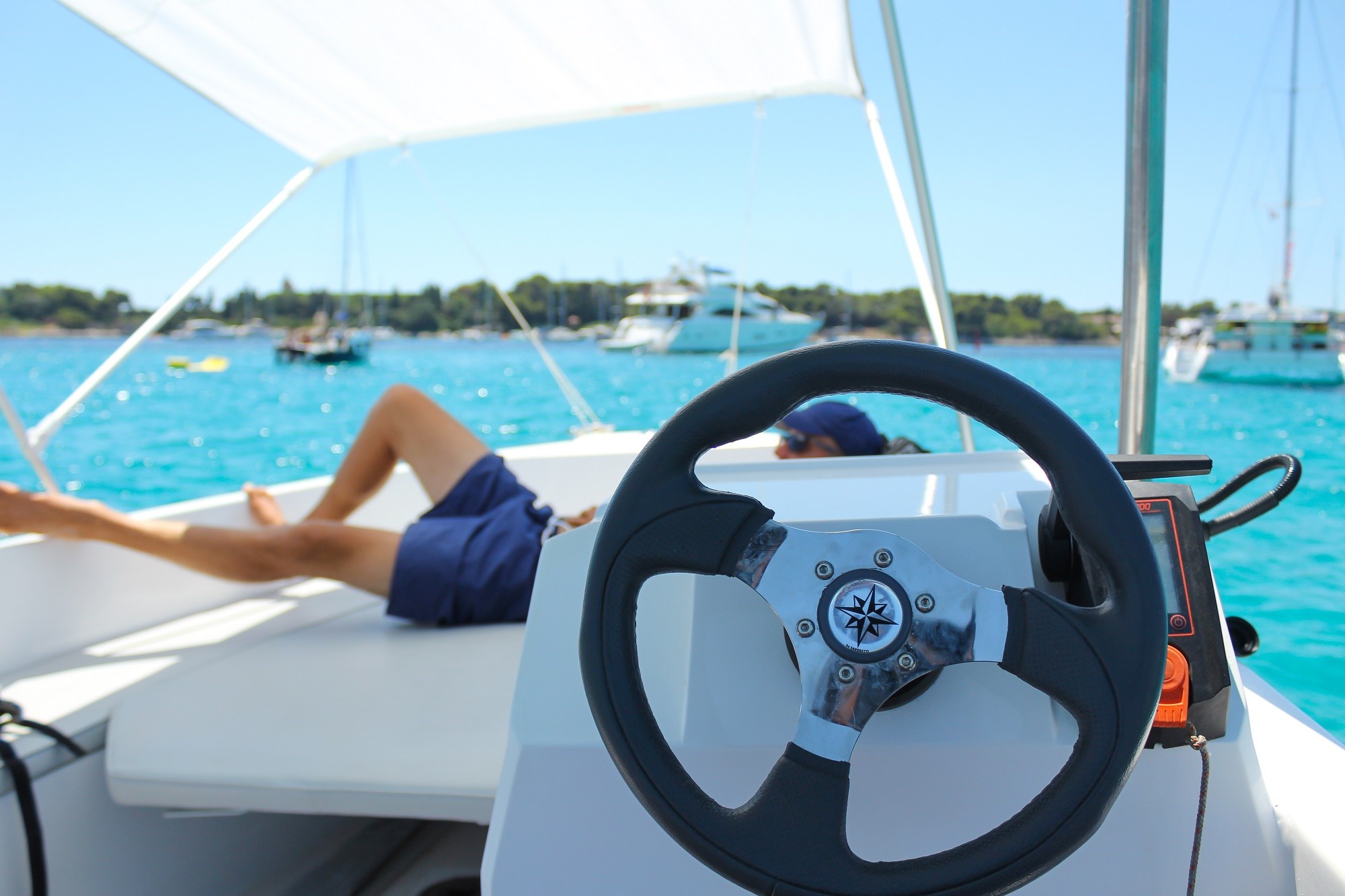 location bateau sans permis a cannes - journee
				à Cannes