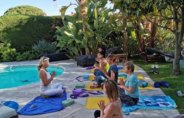 cours collectif de yoga avec carole glasman - villa blue dream cannes
				à CANNES