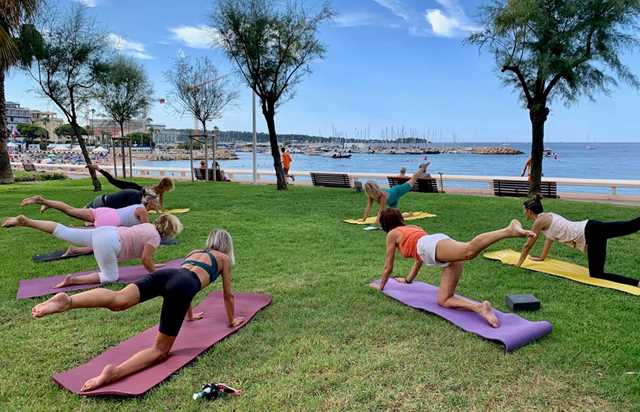 cours collectif yoga avec carole glasman - bijou plage
				à CANNES