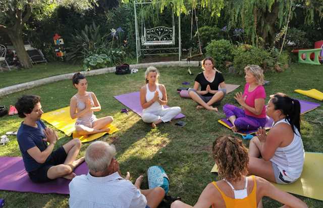 cours collectif de yoga avec carole glasman - villa blue dream cannes
				à CANNES