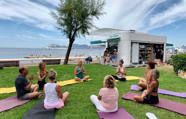 cours collectif yoga avec carole glasman - bijou plage
				à CANNES