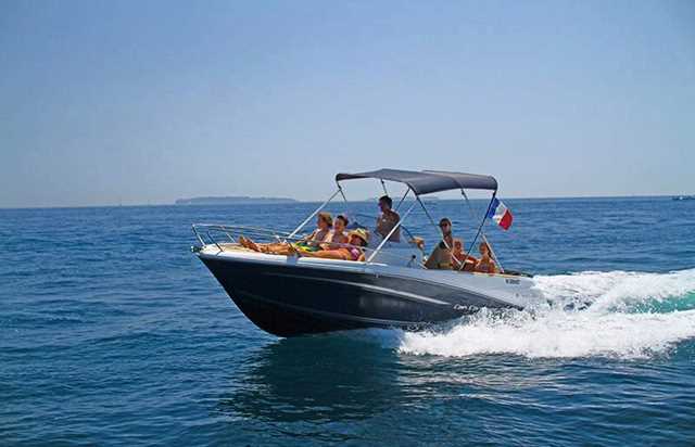 boat evasion - location bateau sans permis - partez a la decouverte de la baie de cannes et ses environs en toute autonomie! 
				à Cannes