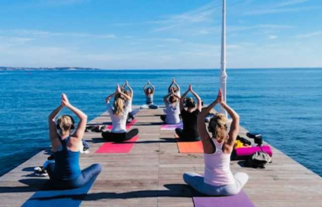 week-end yoga aux iles de lerins - by yoga flow cannes
				à CANNES